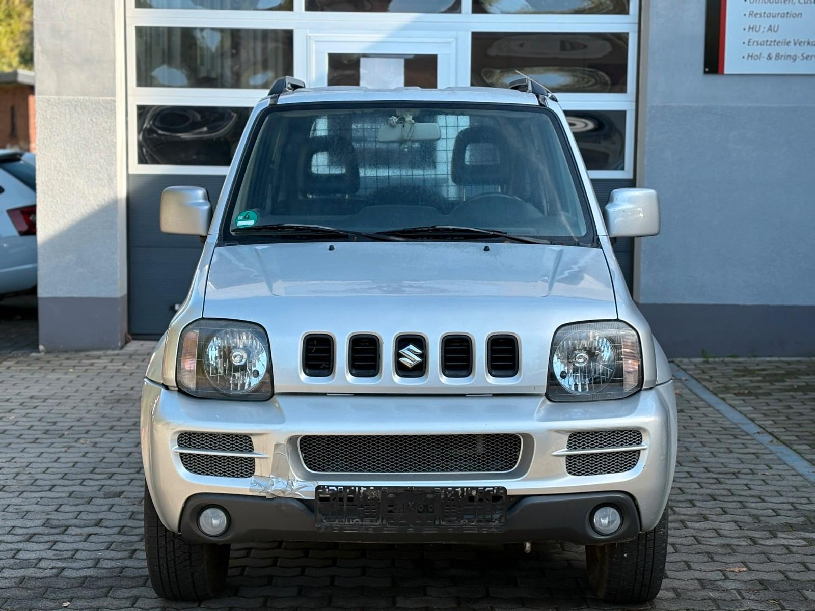 Suzuki Jimny 2010 — rear view