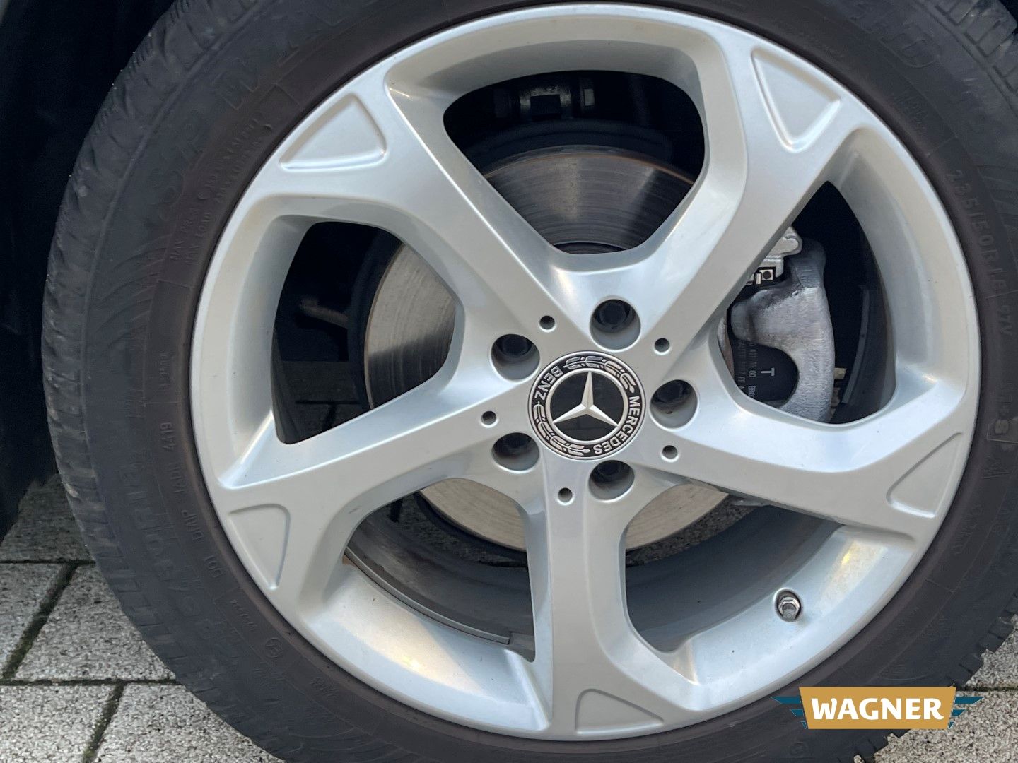 Fahrzeugabbildung Mercedes-Benz GLA 180 Sport Utility Sitzheizung Navi