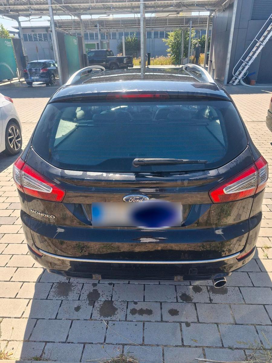Ford Mondeo 2012 — rear view
