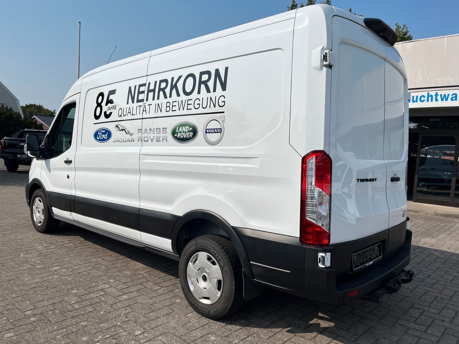 Fahrzeugabbildung Ford Transit 350 L3 Kasten hoch lang KLIMA AHK