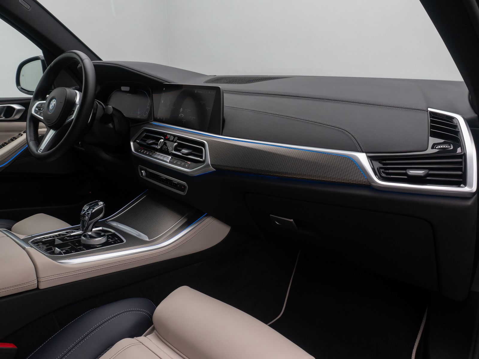 Fahrzeugabbildung BMW X5 xD45e MSport HUD H/K 360°Laser DAB Individual