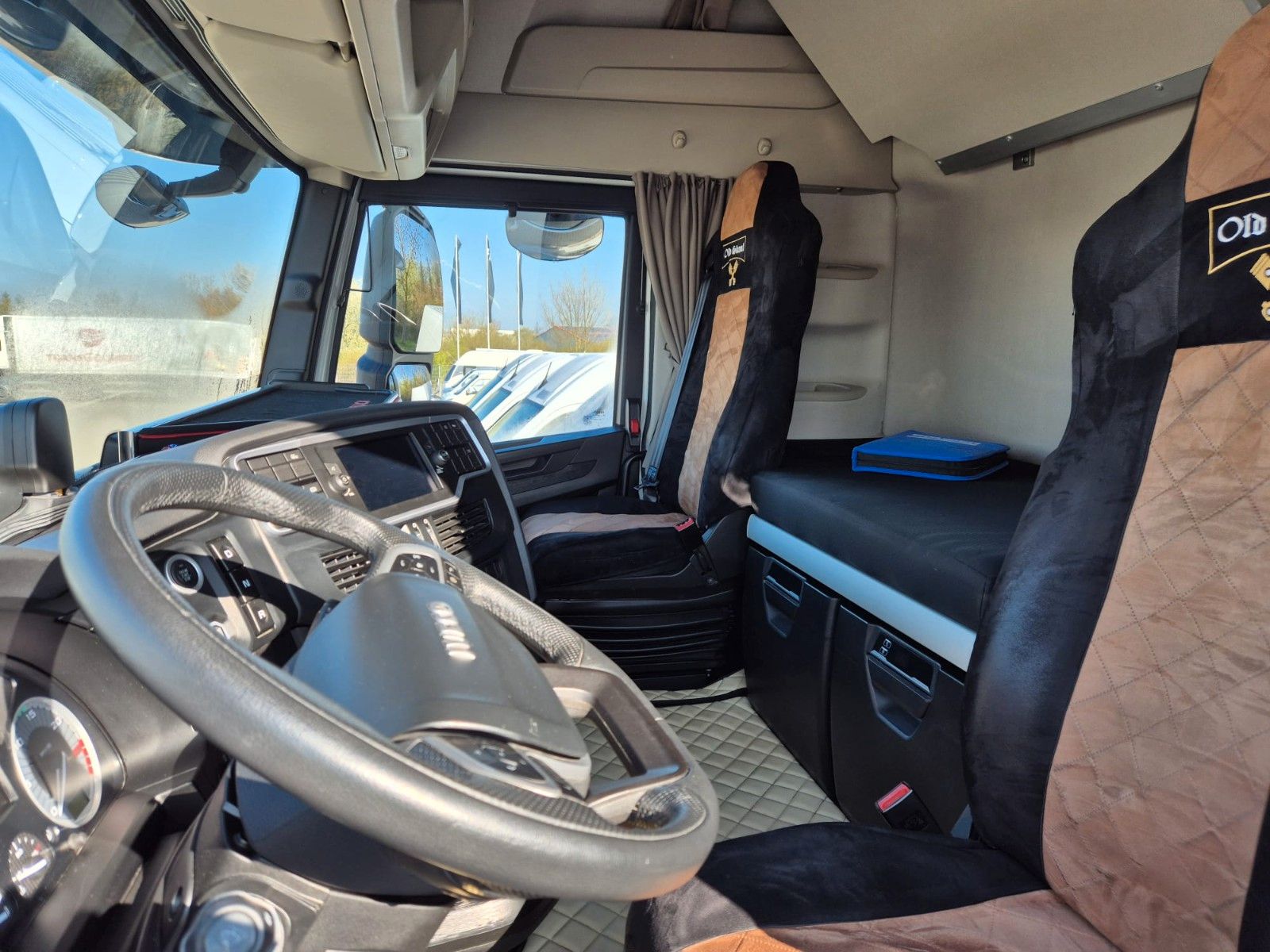Fahrzeugabbildung Iveco S-Way AS440S48T/P mit Kipphyfraulik