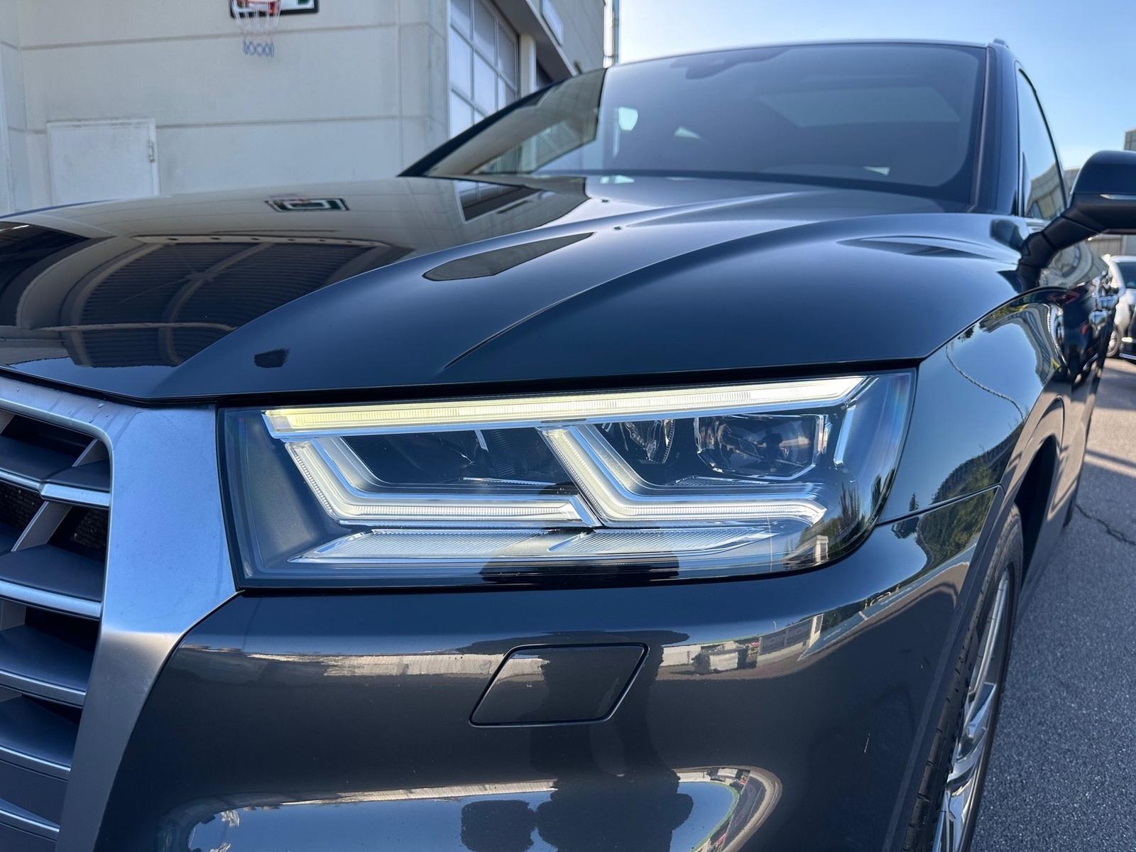 Audi Q5 quattro sport *KAMERA*STHZ*GRA*PANO*SHZ*