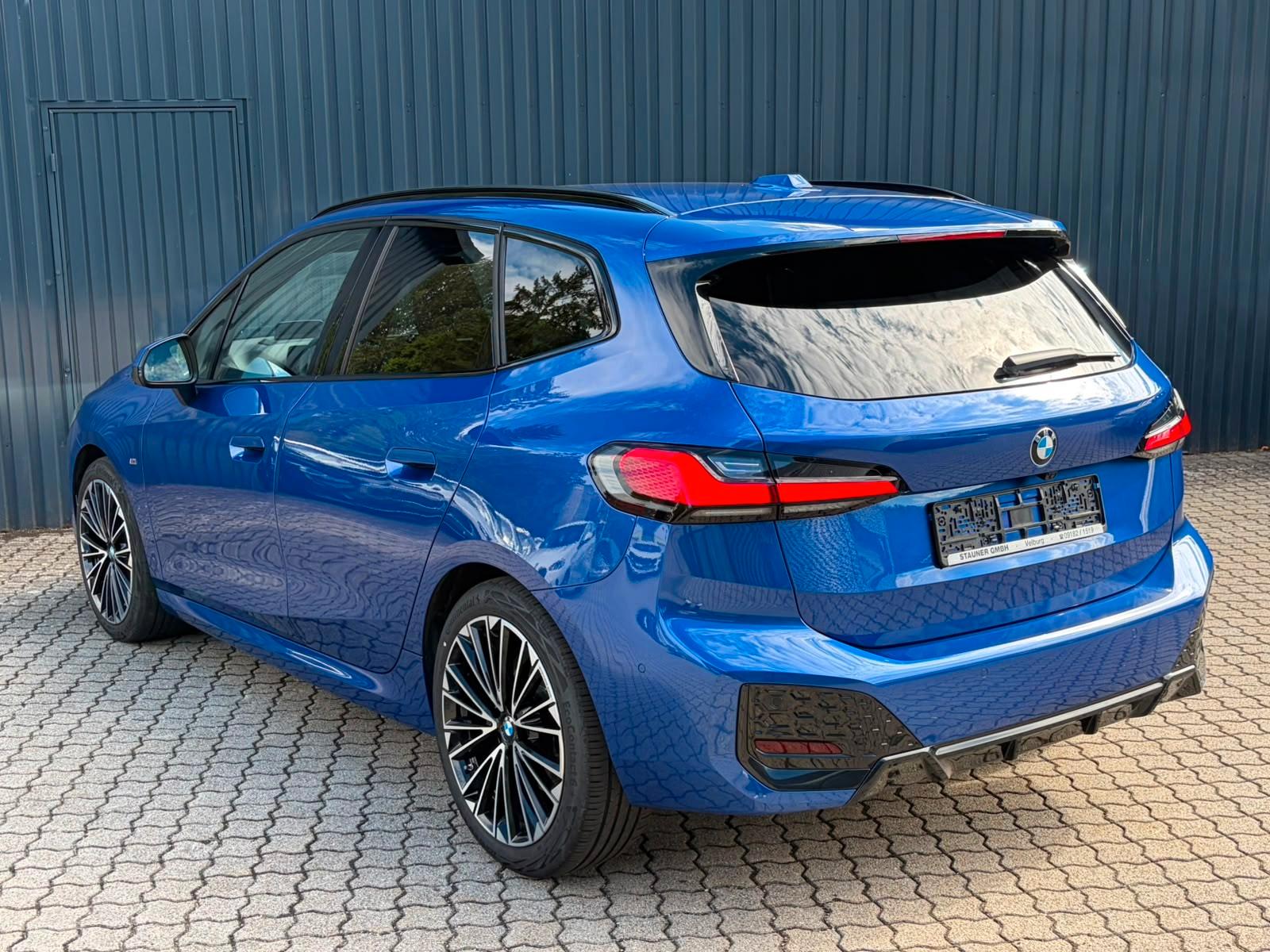 BMW 218i Active Tourer M SPORT /AHK/360°/HeadUp