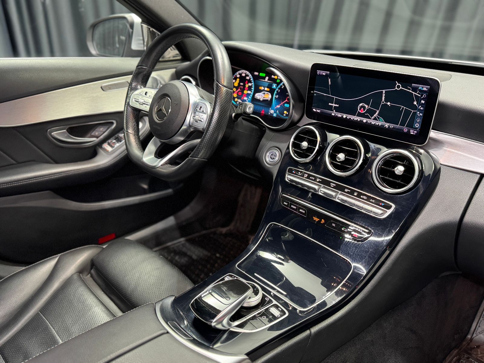 Fahrzeugabbildung Mercedes-Benz Mercedes Benz C 300e T-Modell |BURMESTER|AHK