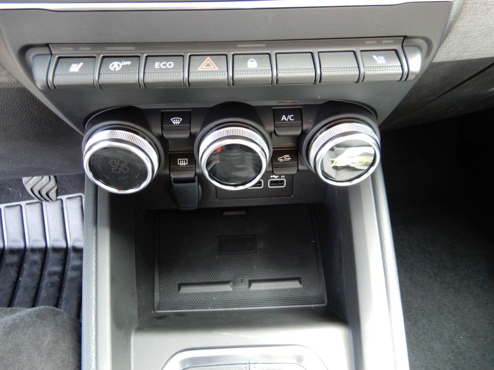 Fahrzeugabbildung Mitsubishi Colt MY25 1.0  Turbo Benziner Plus LED Sitzhzg