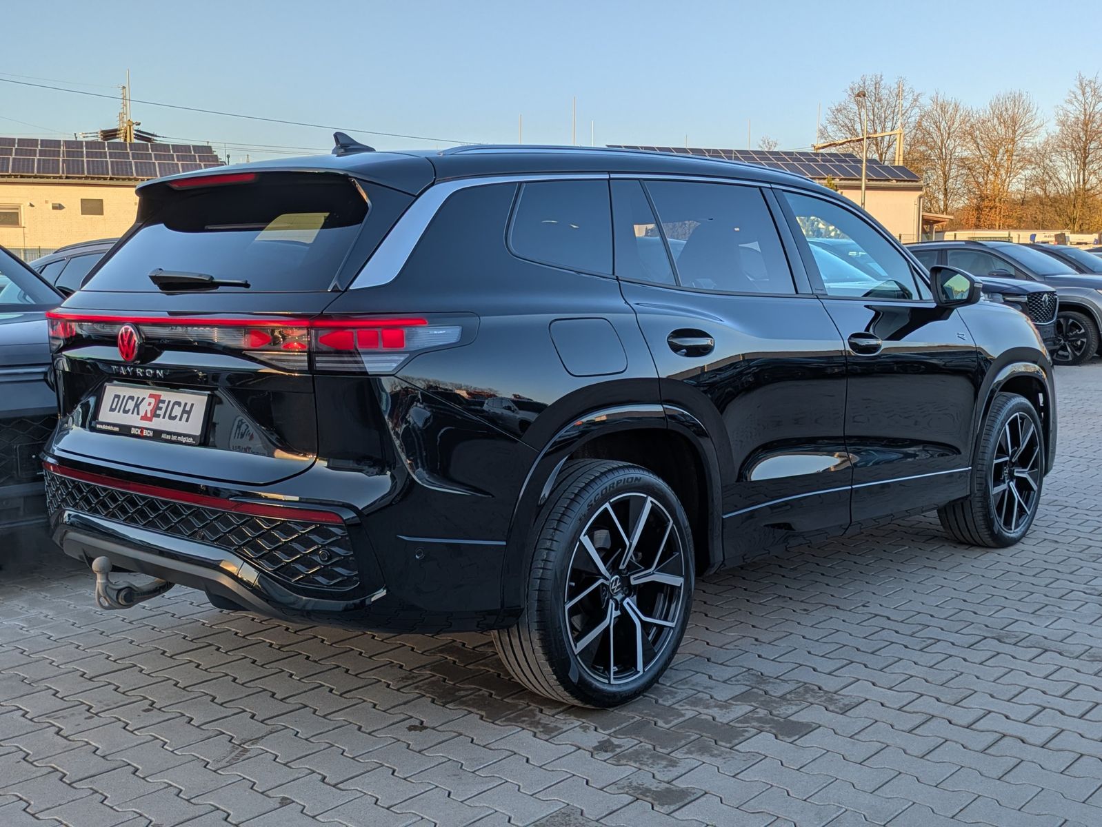 Fahrzeugabbildung Volkswagen Tayron 2.0 TDI 4M R-Line 7Si*MATRIX*AHK*PANO*HUD