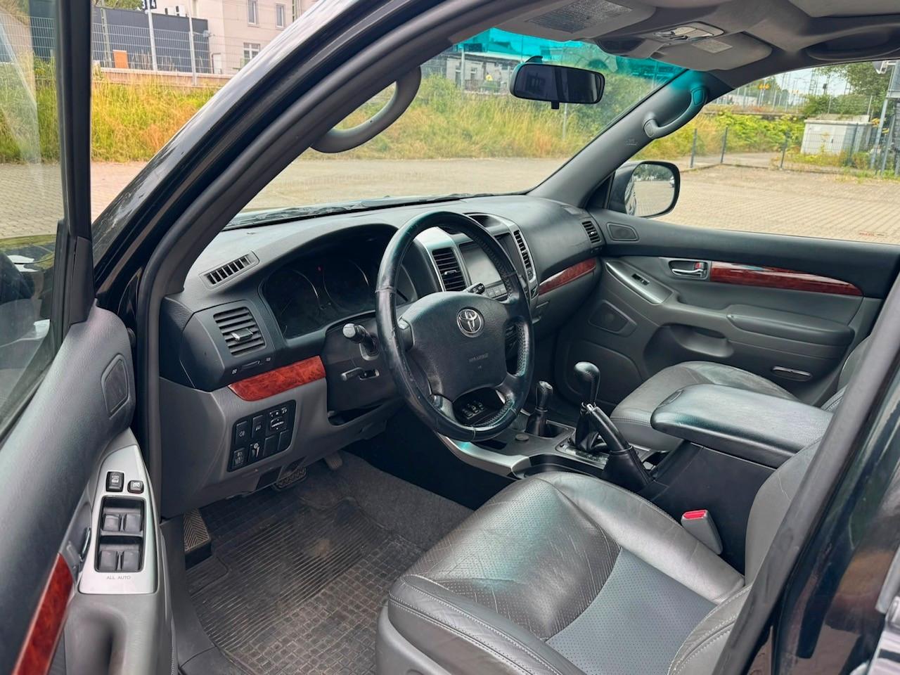 Toyota Land Cruiser Prado Executive 4.0 V6 | 249 ch | BVA | 8 places | Cuir | Toit ouvrant | Suspension pneumatique | Attelage