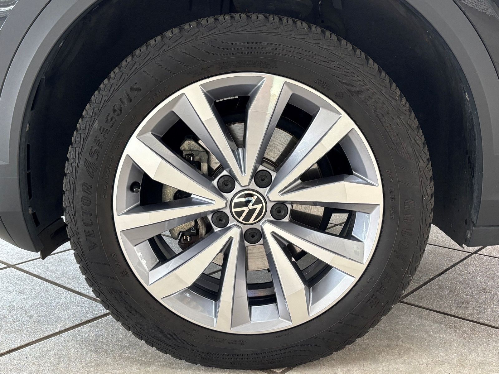 Fahrzeugabbildung Volkswagen T-Roc Style 1.5 TSI DSG + el. Klappe + Kamera +
