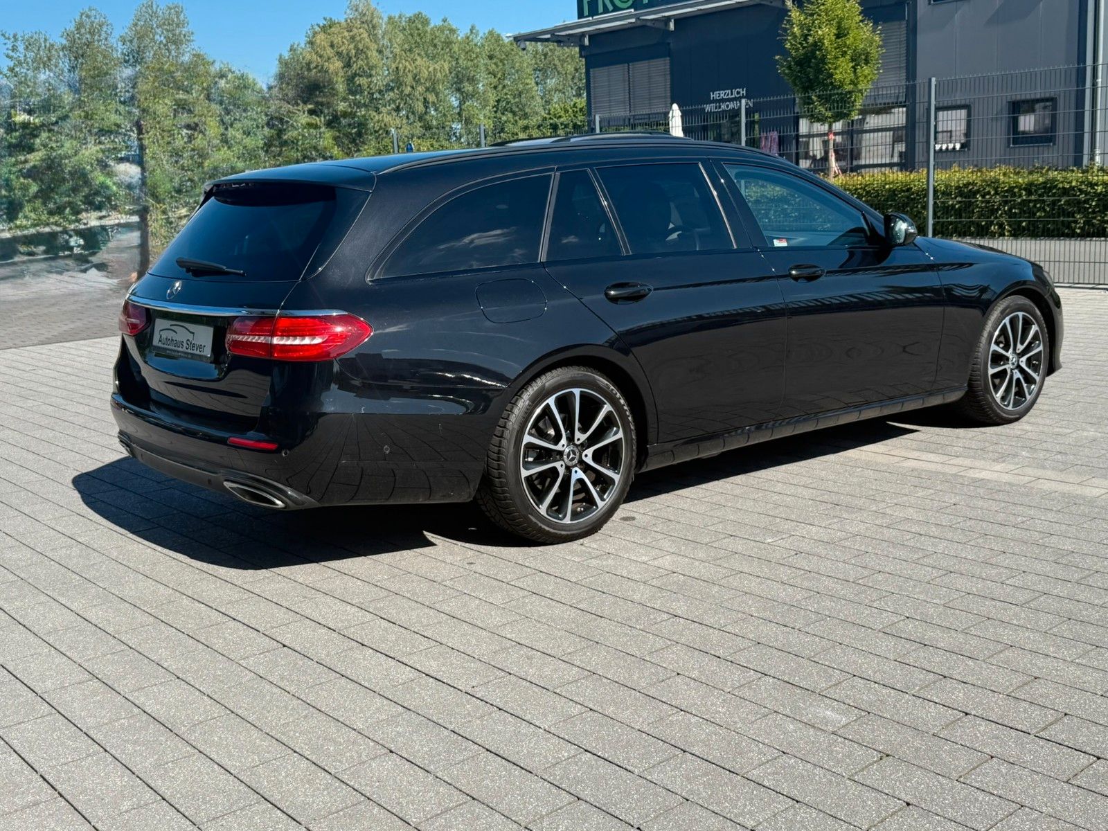 Fahrzeugabbildung Mercedes-Benz T-Modell E 200,Navi,Sitzh.