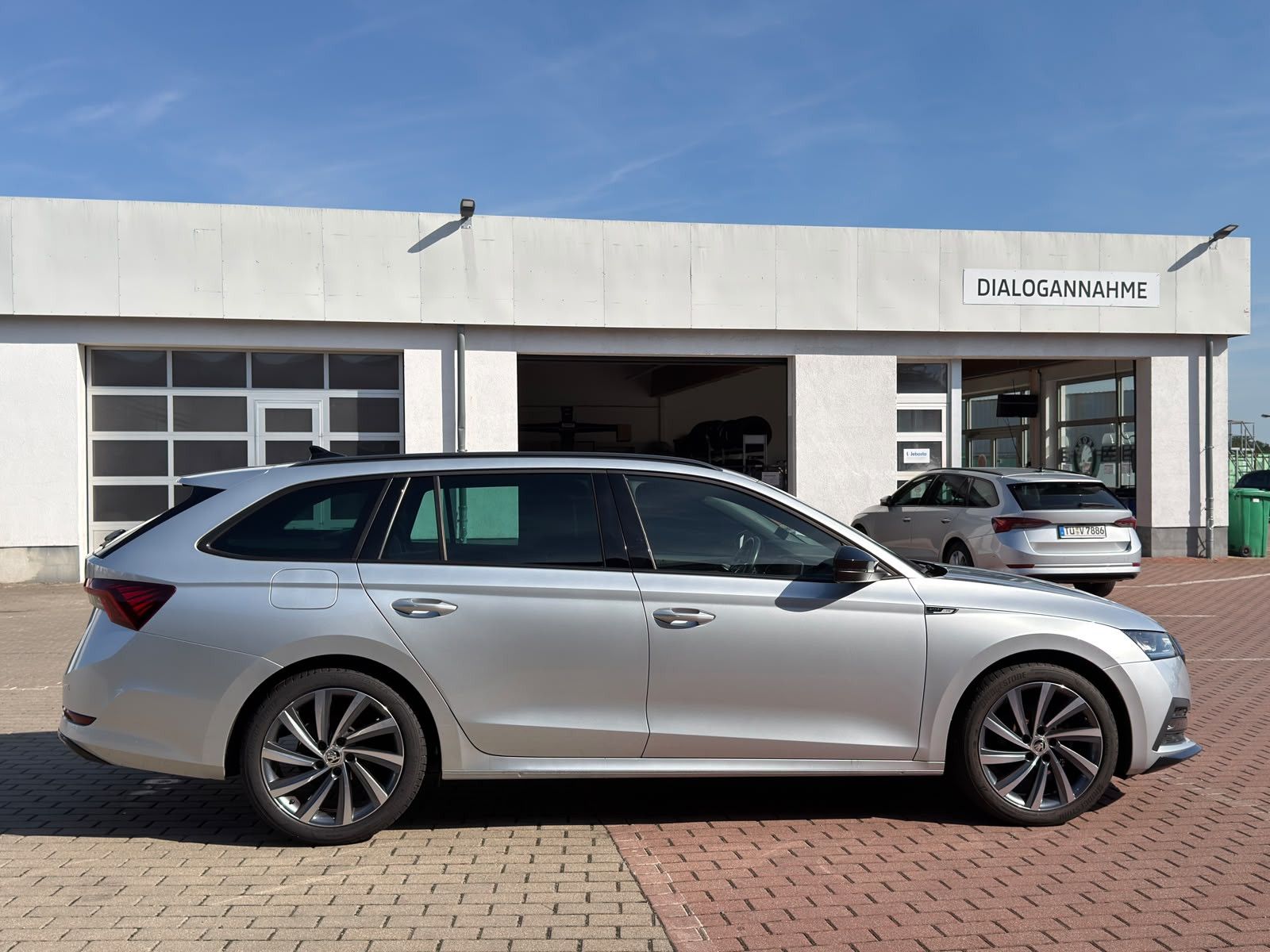 Fahrzeugabbildung SKODA Octavia Combi Sportline*PANO