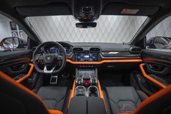 Urus 4.0 V8 SE GREY/BLACK ORANGE PANO B&amp;O