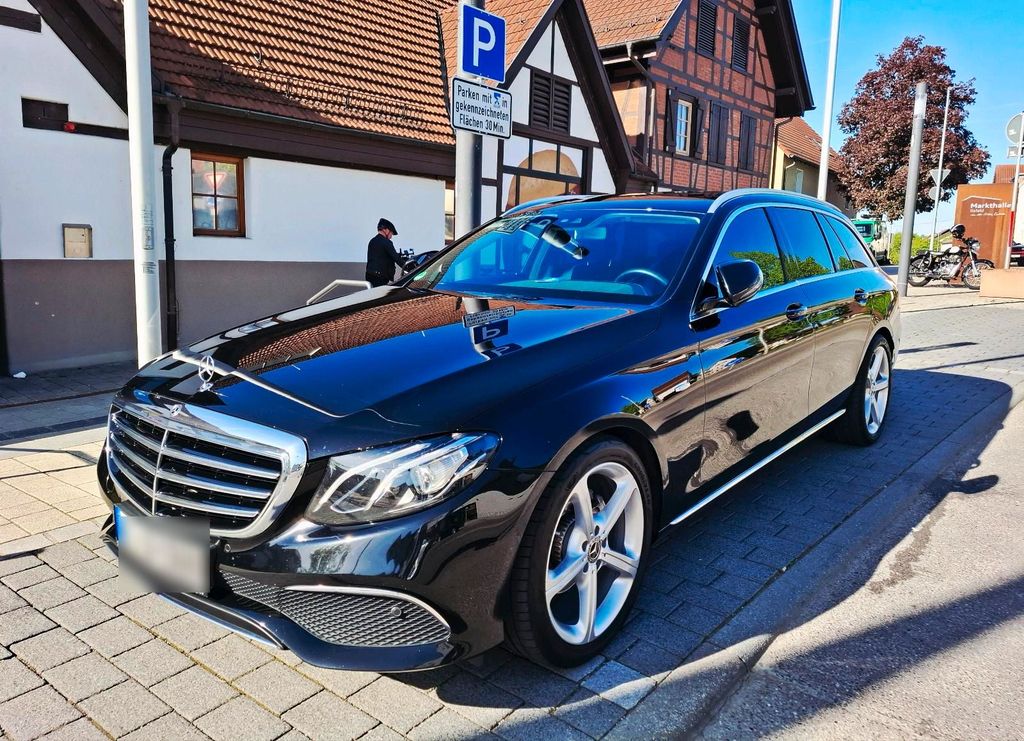 Image of Mercedes-Benz E 220