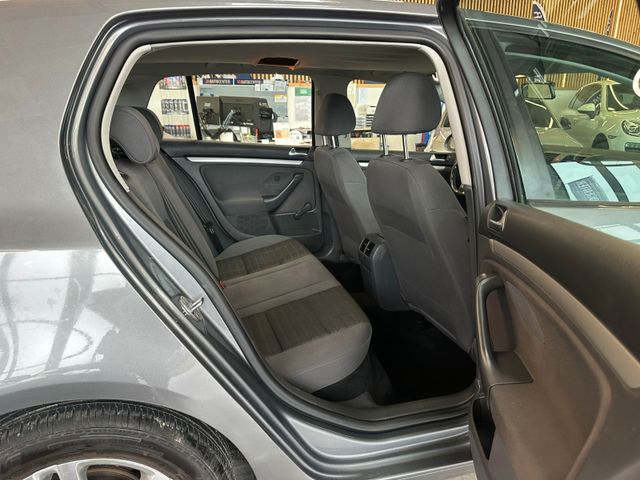 Volkswagen Golf V Lim. Tour *KLIMA*SZHZ*TEMPOMAT*AHK*