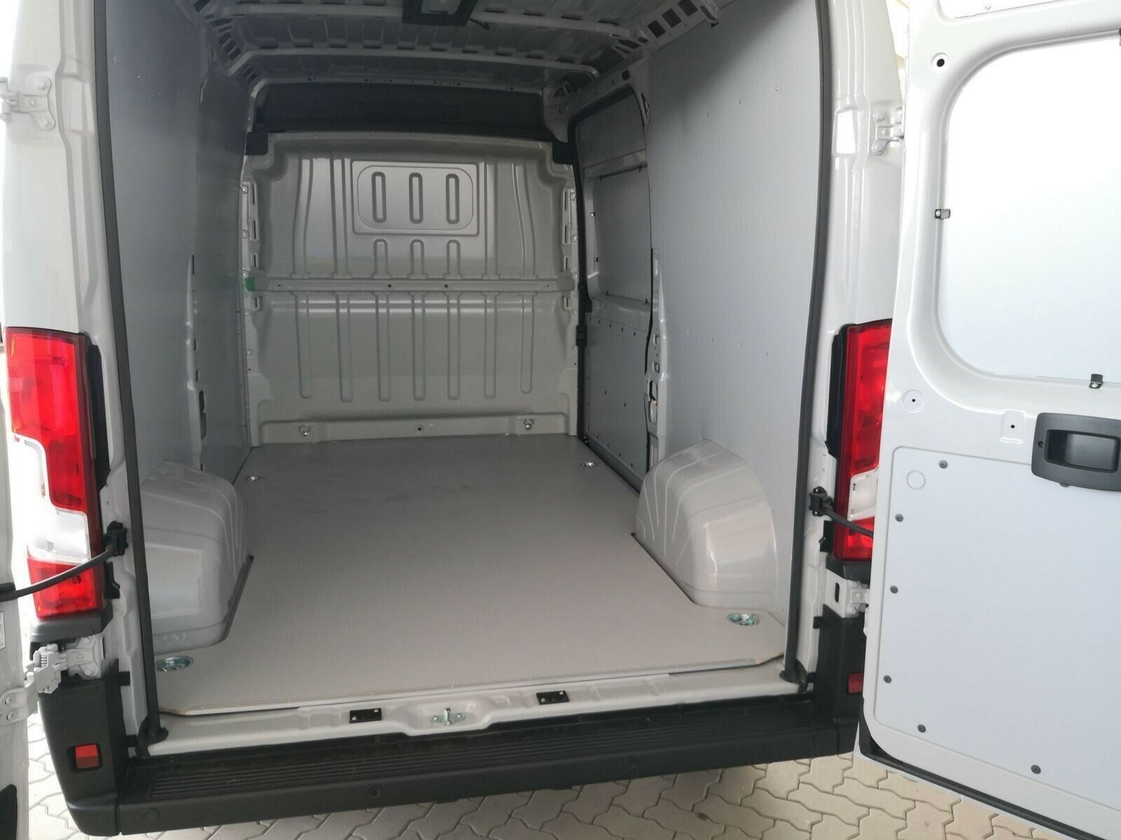 Fahrzeugabbildung Fiat E-Ducato MONATL AB 275,69€* KASTENWAGEN L2H2 47K