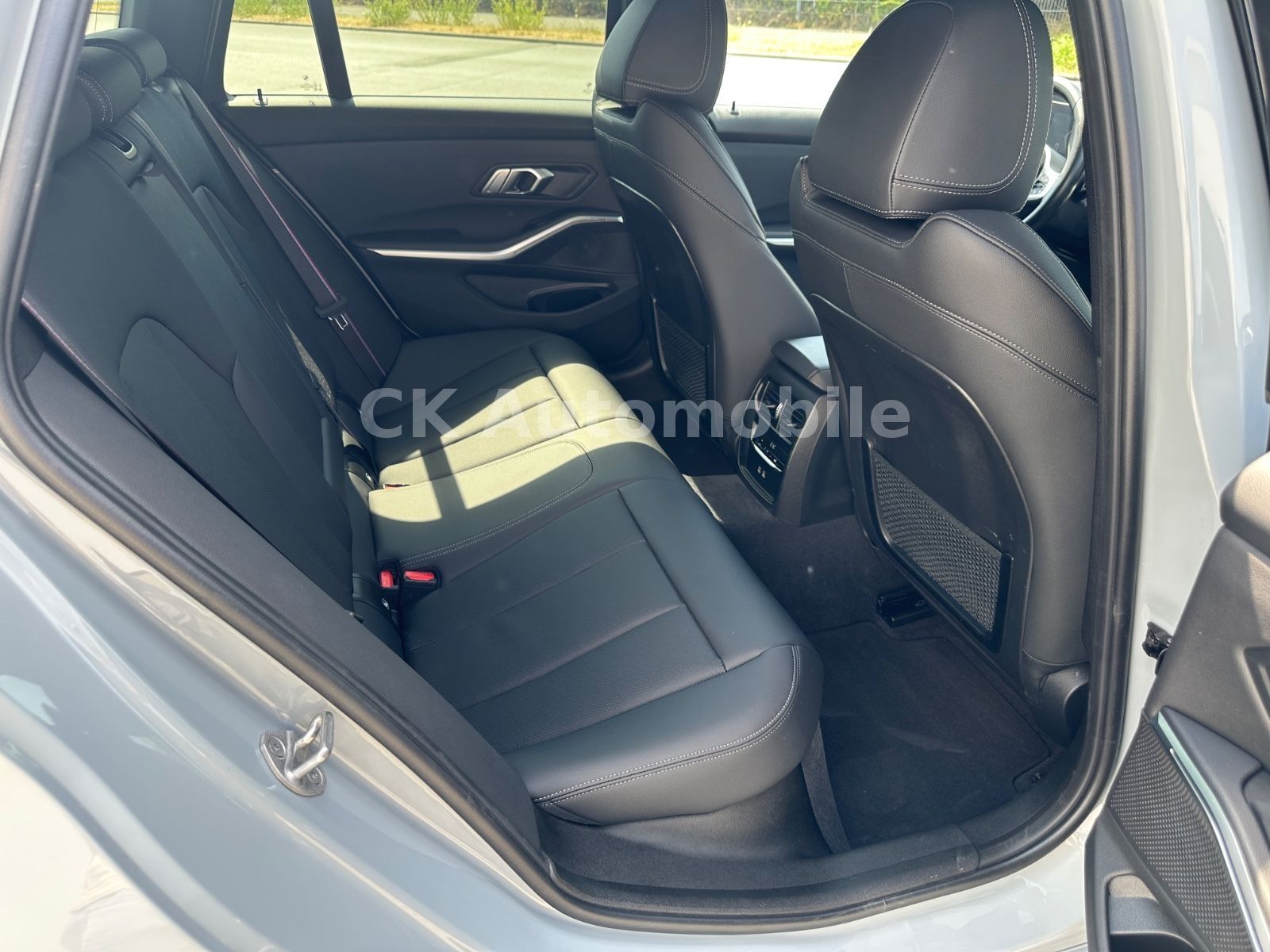 Fahrzeugabbildung BMW 320d xDrive M-Sport/Widescreen/Navi/Pano/LED/AHK
