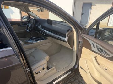 Audi Q7 - 11