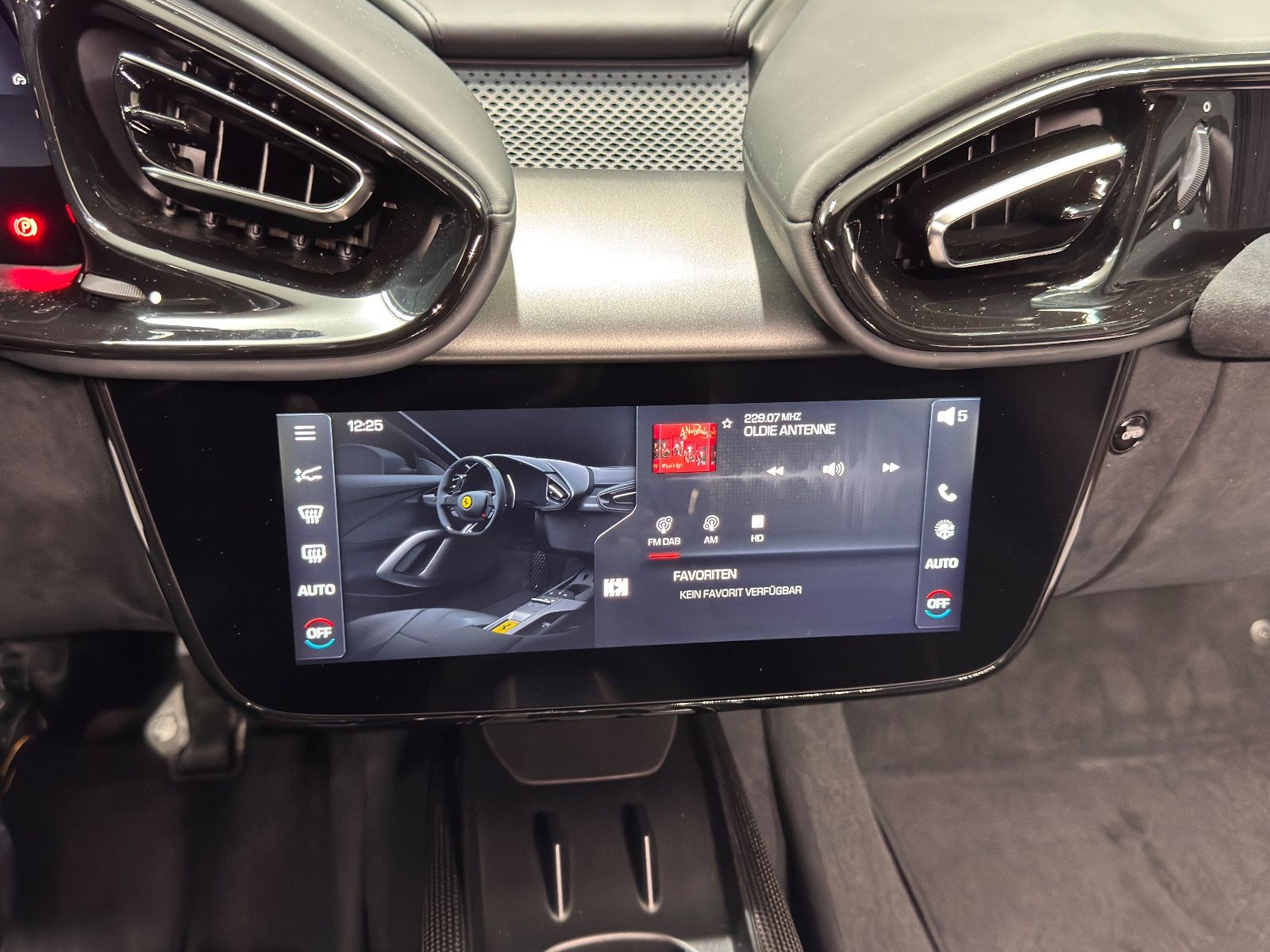 Fahrzeugabbildung Ferrari 12Cilindri|LIFT|FULL-CARBON|RACING-SEAT|ON STOCK