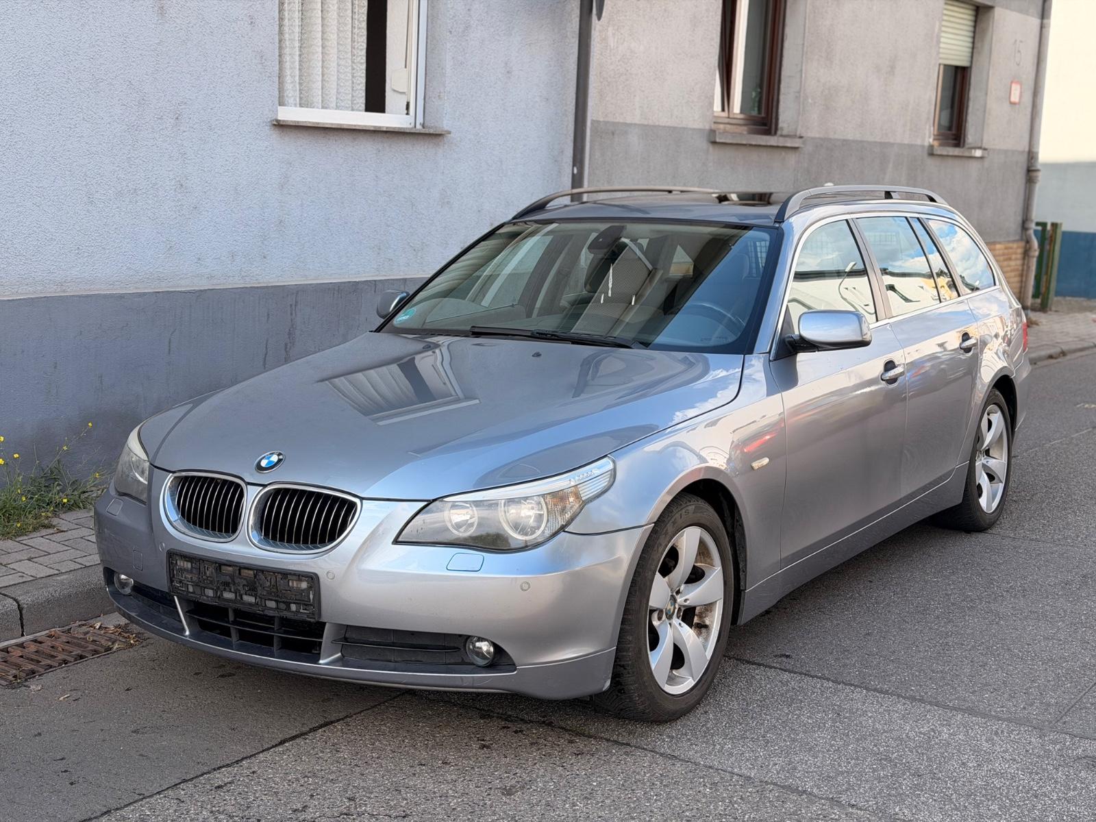 BMW 523 2005 — rear view