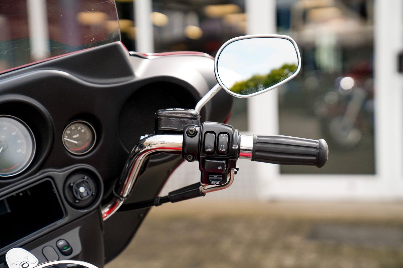 Fahrzeugabbildung Harley-Davidson FLHTP Electra Glide Twin Cam 96 - Sissybar -