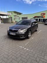Skoda Octavia 2.0 TDI RS Combi RS - Skoda Octavia aus 2011: Combi RS