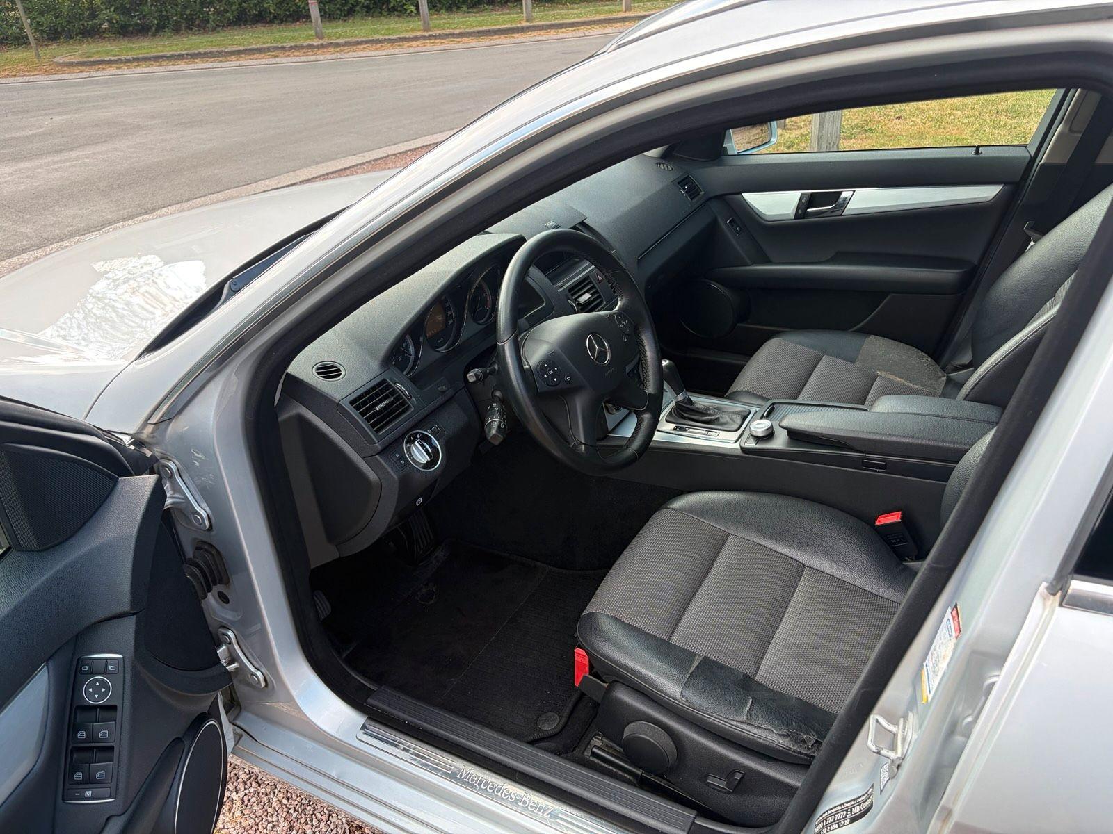 Mercedes-Benz C200 2010 — photo 6