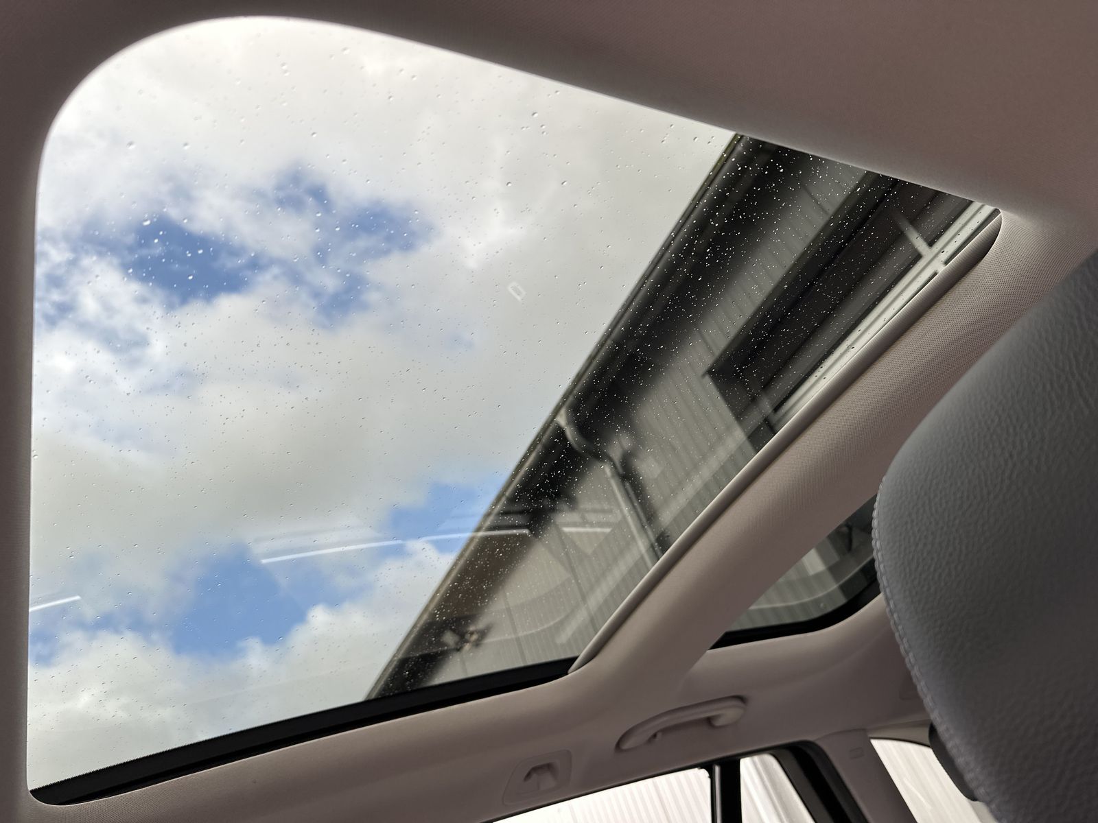 Fahrzeugabbildung Mercedes-Benz C 300 T Avantgarde NAV+LED+PANORAMA+18ZO+KAMERA