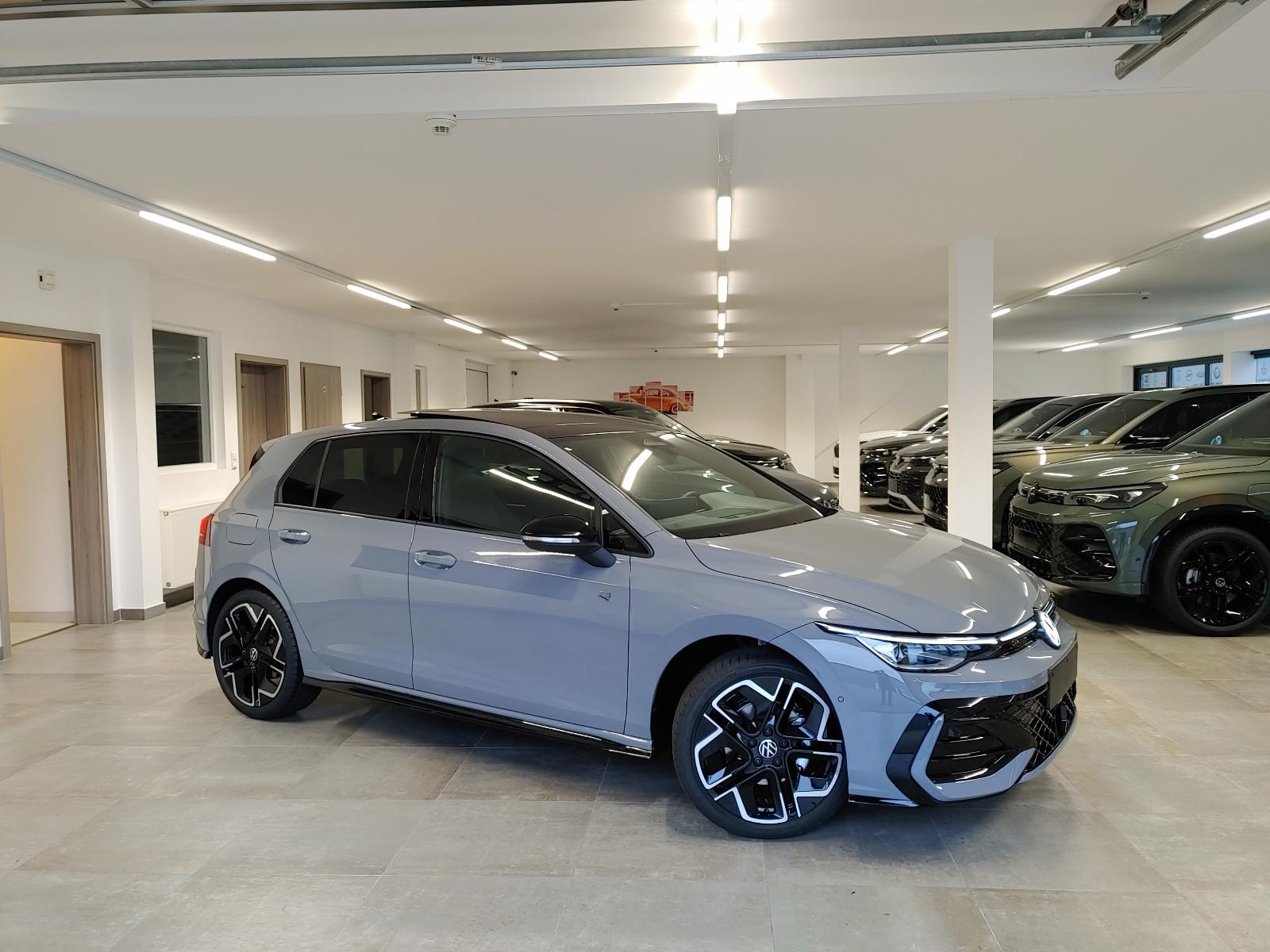 Volkswagen Golf 1.5 eTSI DSG R-Line Pano/AppCon/Kamera/ACC