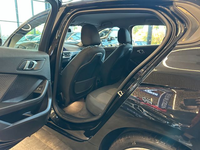 BMW 120 i *HEAD-UP*StandHZ*AHK*SPORT*2-ZONEN*CARPLAY