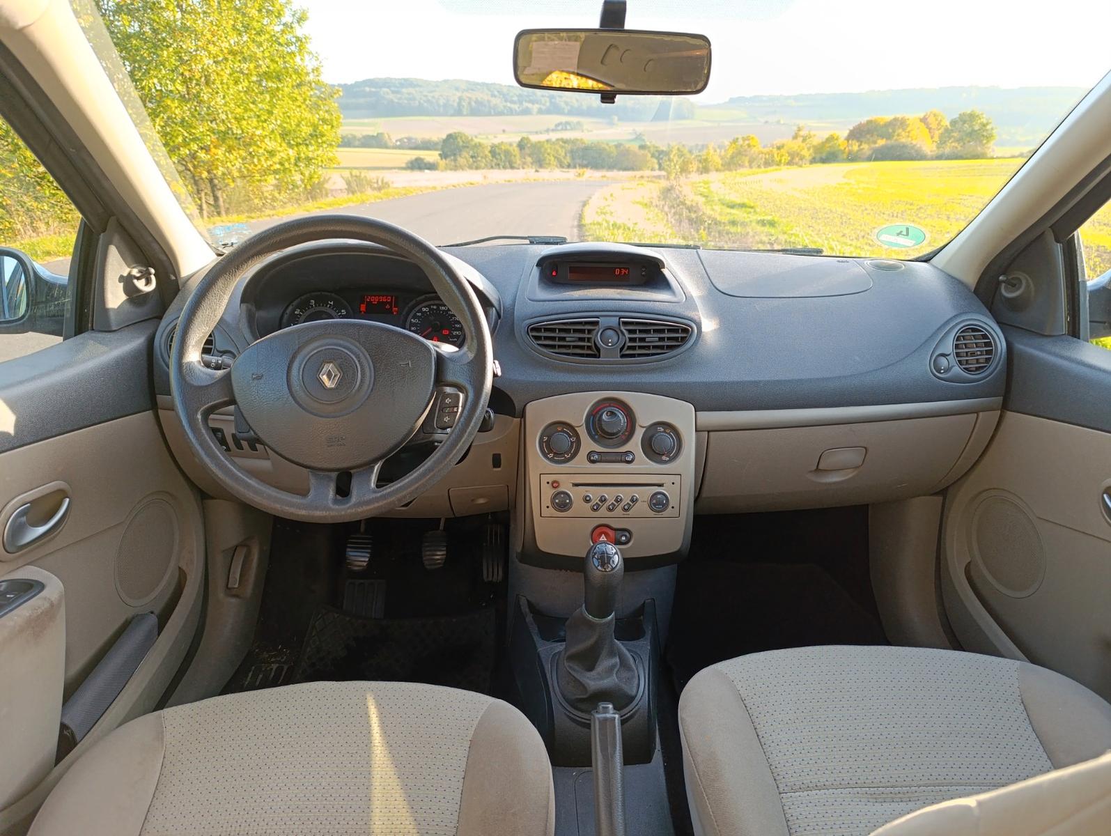 Renault Clio 2009 — photo 11