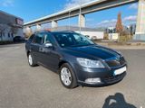 Skoda Octavia 1.6 TDI Elegance Combi Elegance - Skoda Octavia aus 2011: Elegance