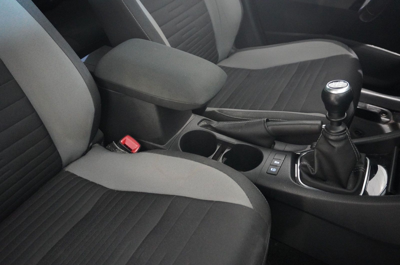 Fahrzeugabbildung Toyota Auris 1.2 LIM. DESIGN EDITION NAVI/LED/KAMERA/SH