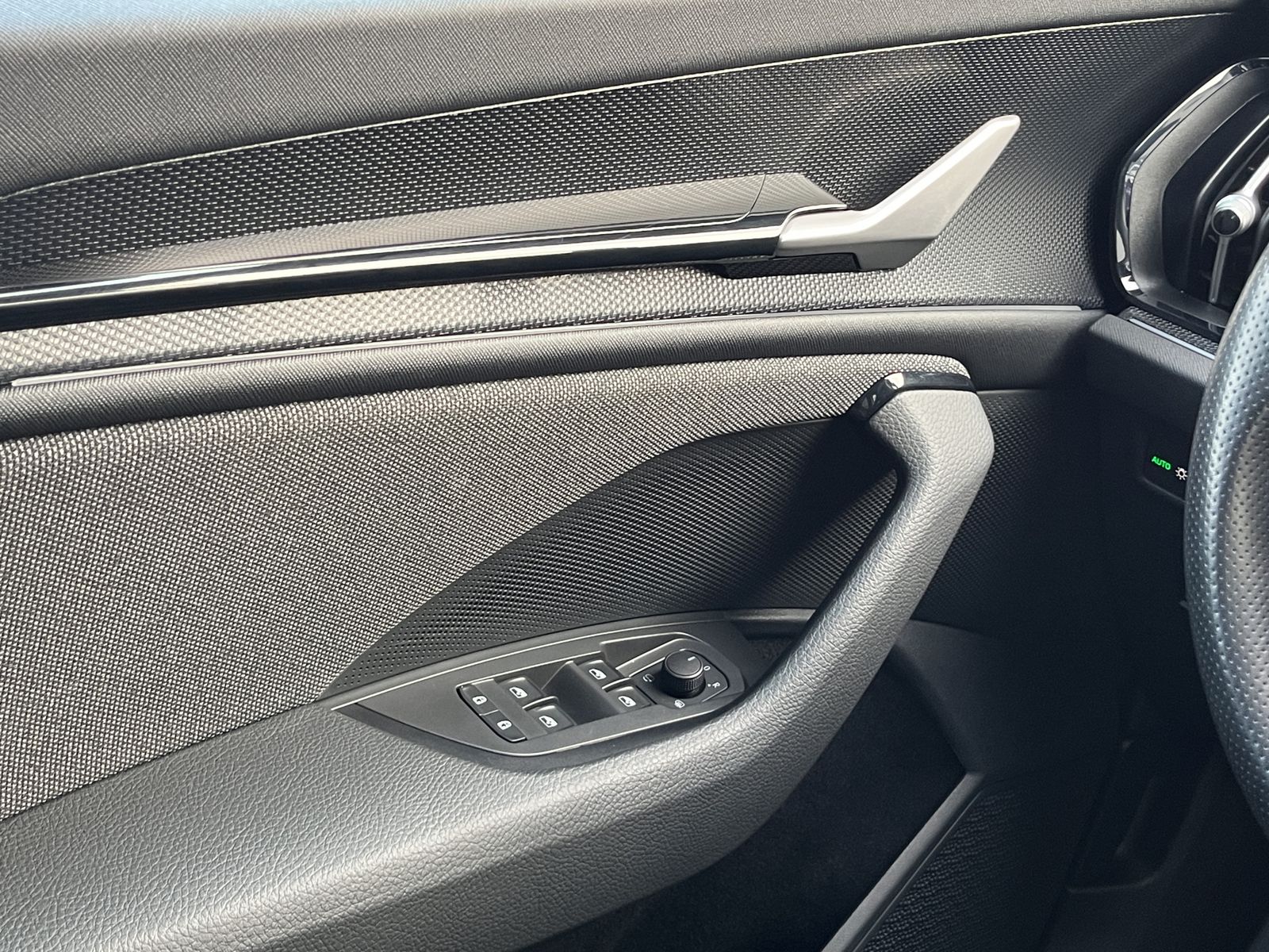 Fahrzeugabbildung SKODA Kodiaq 2.0 TDI DSG*7-Sitzer*ACC*ViCo*SHZ*LED**