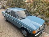Mercedes-Benz 240 - Mercedes-Benz aus 1981 mit Diesel-Antrieb