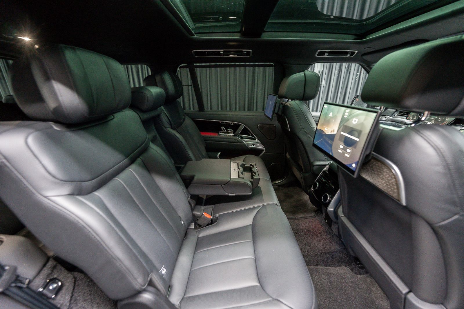 Fahrzeugabbildung Land Rover Range Rover P530 Autob. LWB Fond-TV 23''