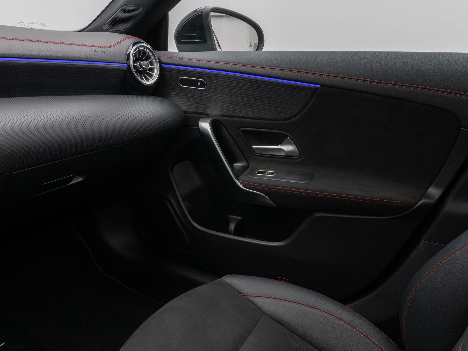 Fahrzeugabbildung Mercedes-Benz CLA 200d AMG Line Panorama 360°Lenkrhzg Komfort
