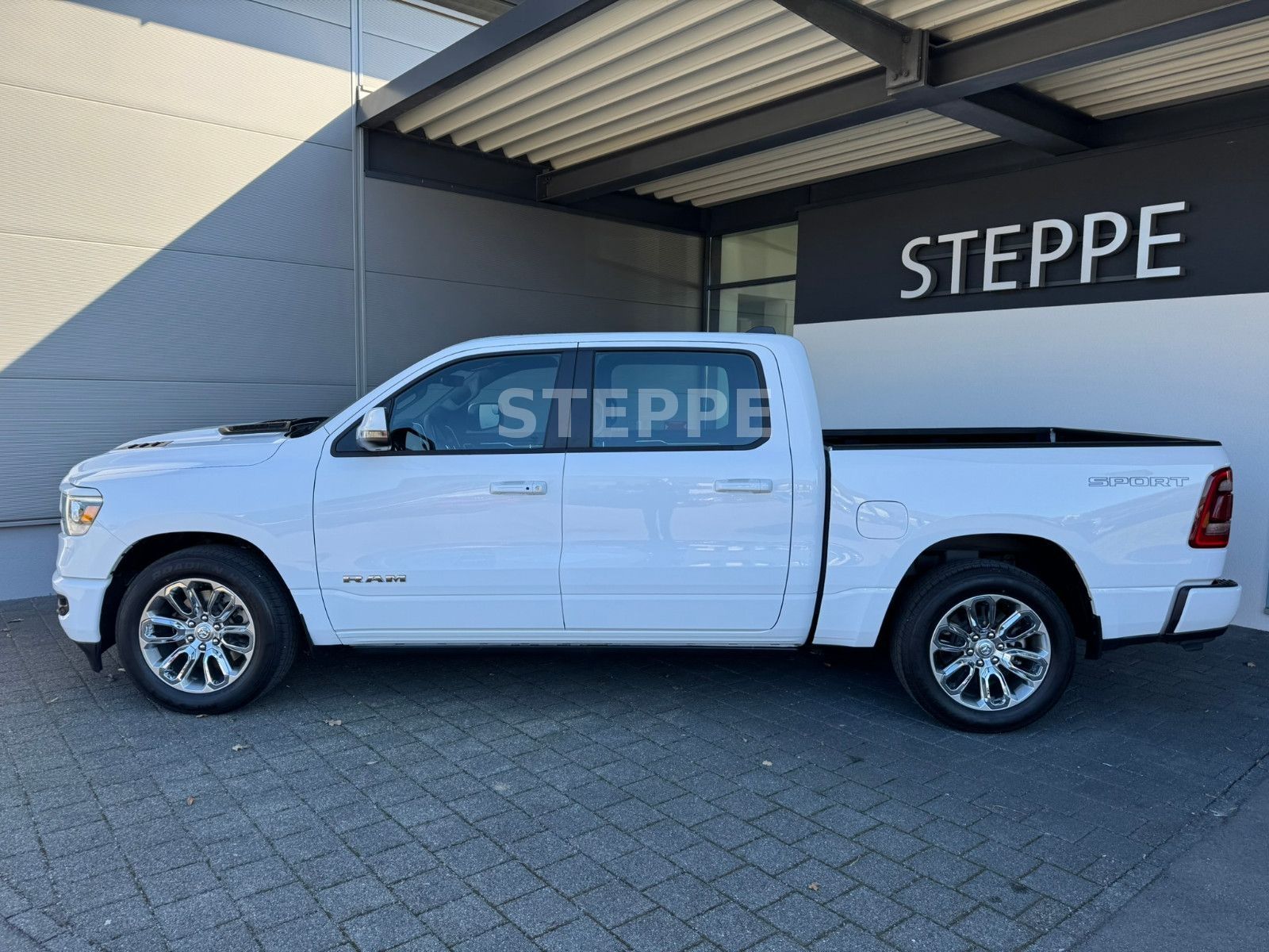 Dodge RAM 1500 5,7LPG  LARAMIE Sport Luftfed. AHK 20"