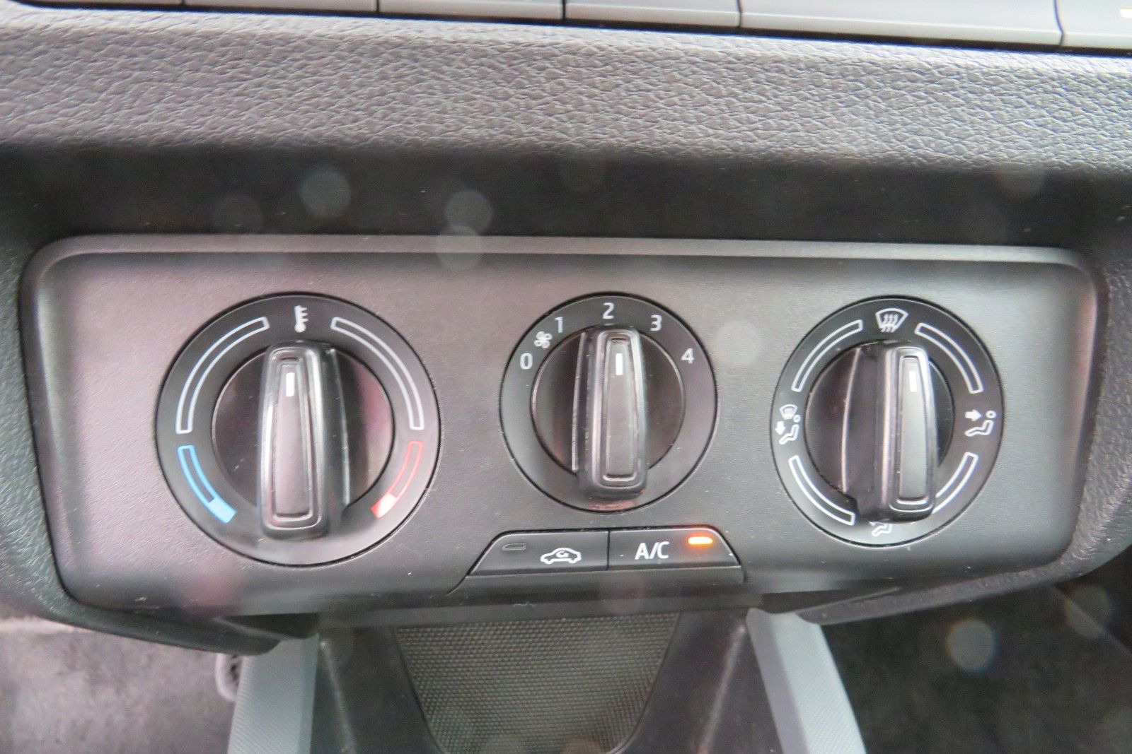 Fahrzeugabbildung SKODA Fabia Combi KLIMA SITZHEIZUNG PDC ALU 1.HAND