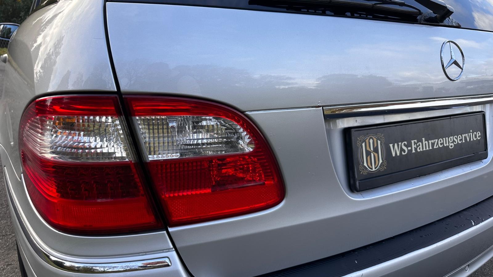 Mercedes-Benz E240 2005 — photo 35