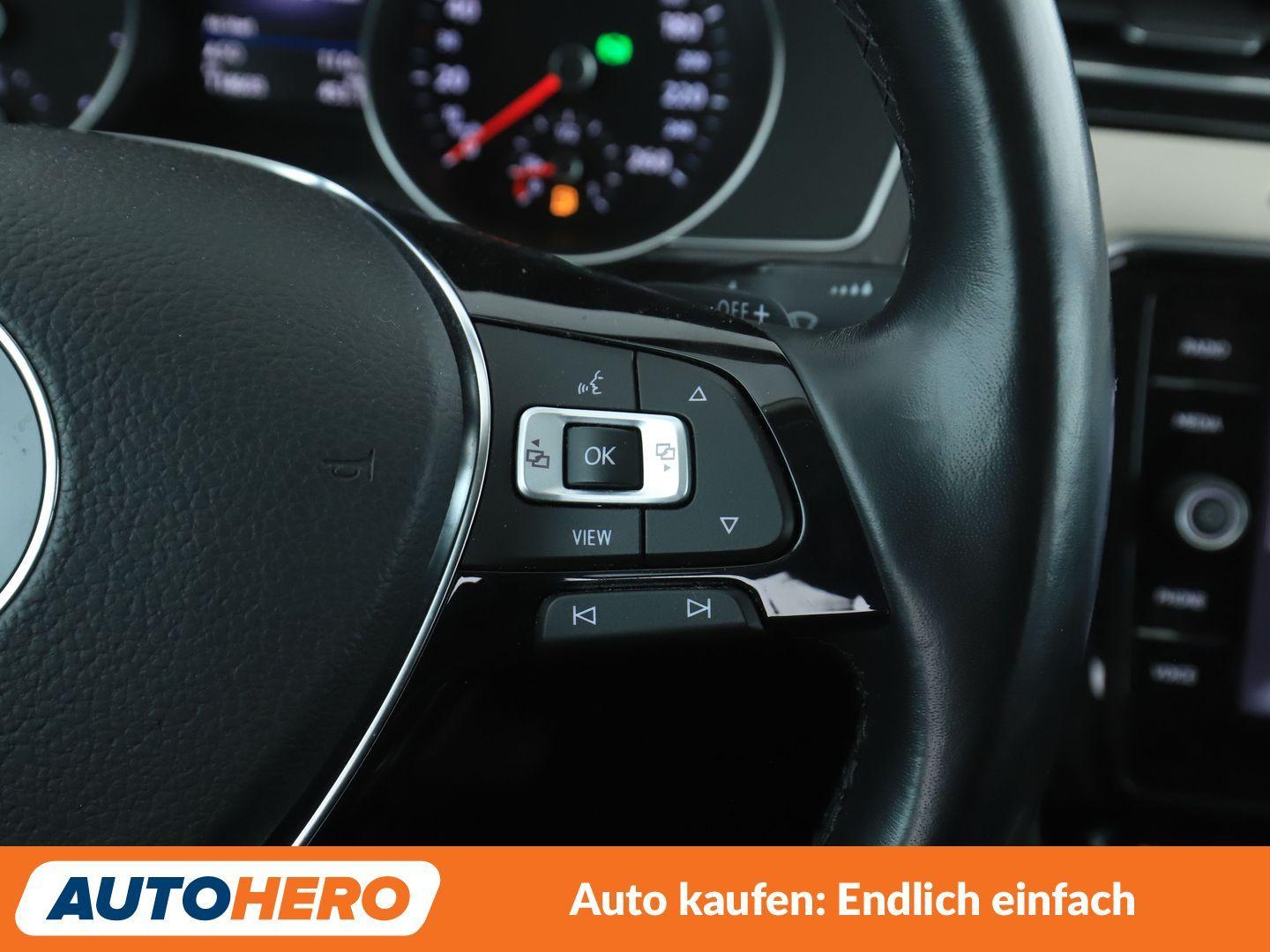 Volkswagen Passat 1.5 TSI ACT Highline Aut.*NAVI*LED*PDC*