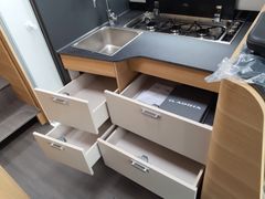 Adria Matrix All In 670 SL, Heavy Chassis,165 PS