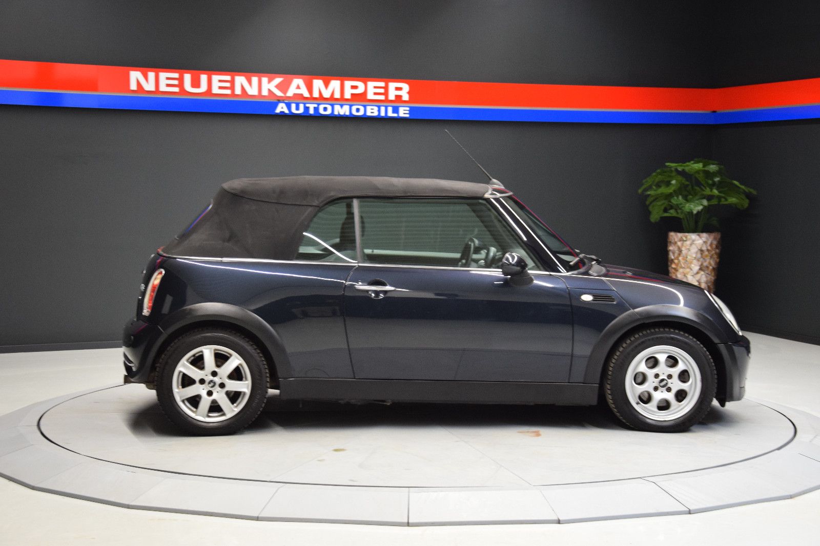 Fahrzeugabbildung MINI One Cabrio Pepper Klima Sitzheizung PDC 2. Hand