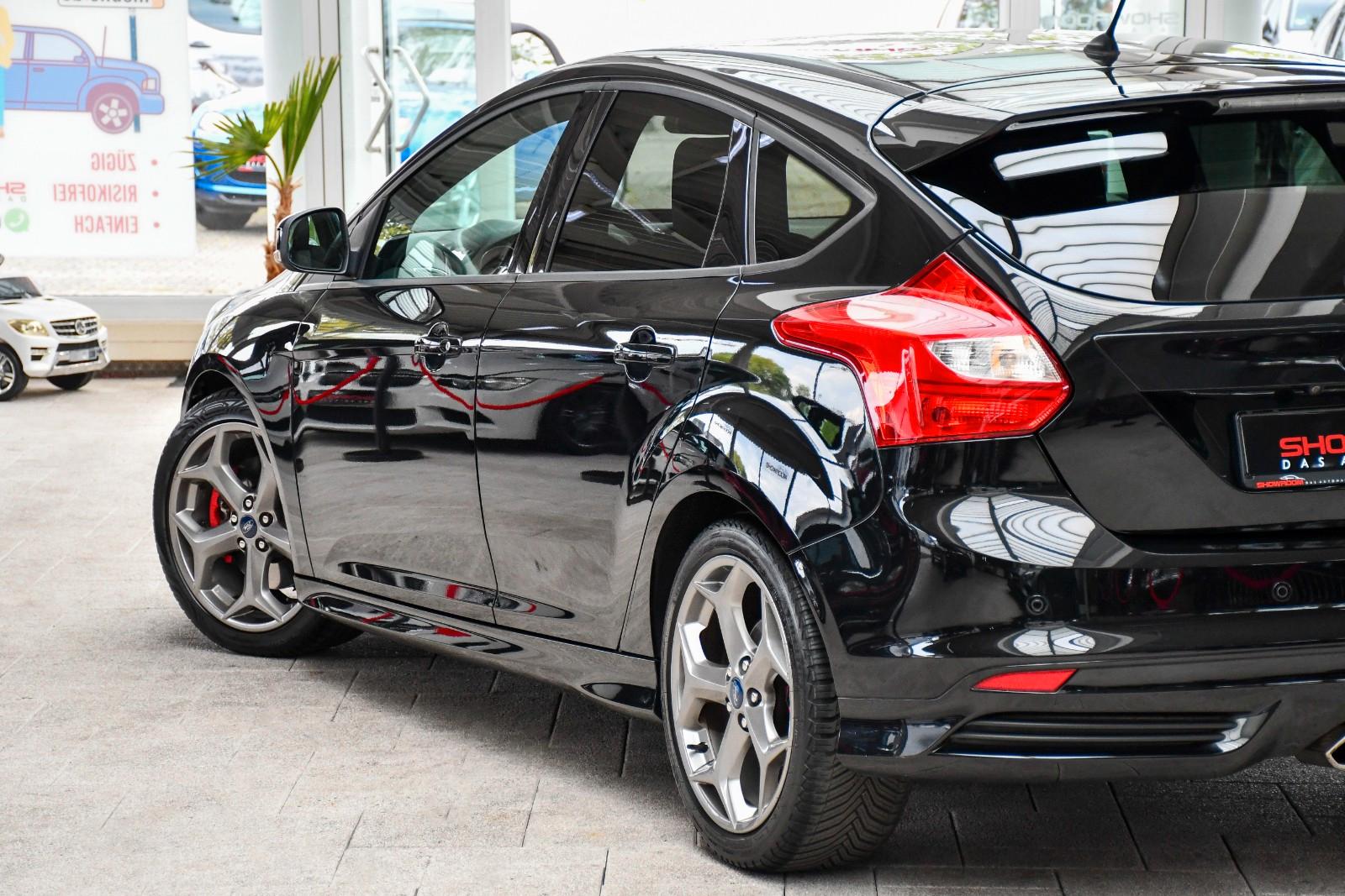 Ford Focus Lim. ST Schalter Recaro Kamera Navi 1.Hand