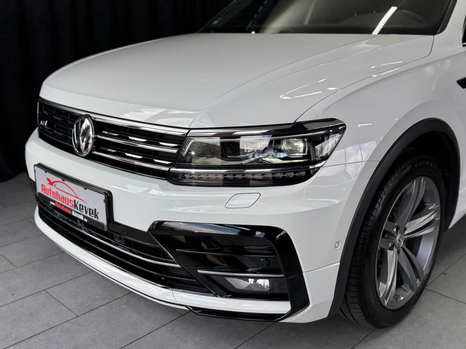 Fahrzeugabbildung Volkswagen Tiguan Allspace Highline 4Motion|R-LINE|PANO|AHK