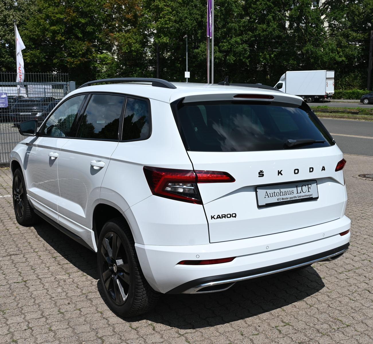 Skoda Karoq 1.5 TSI Sportline Navi CarPlay LED PDC
