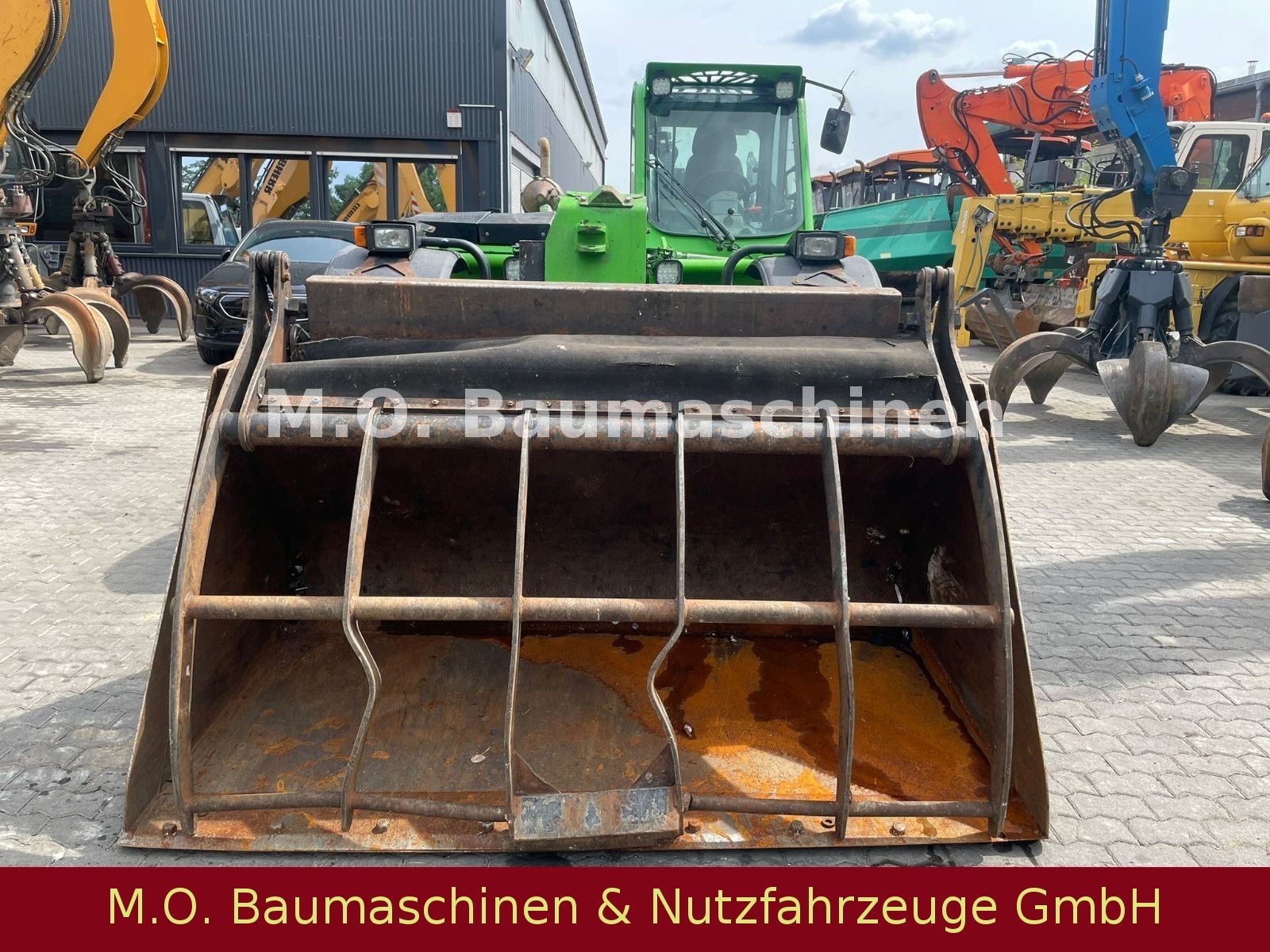 Fahrzeugabbildung Merlo P 55.9 CS / 9 m / 5,5 T/2m³ Mulchgreiferschaufel