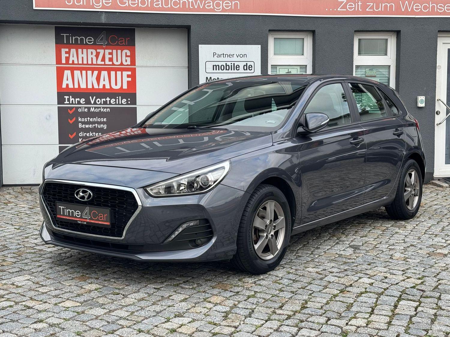 Hyundai i30 Select Kamera CarPlay Navi SHZ Tempom.
