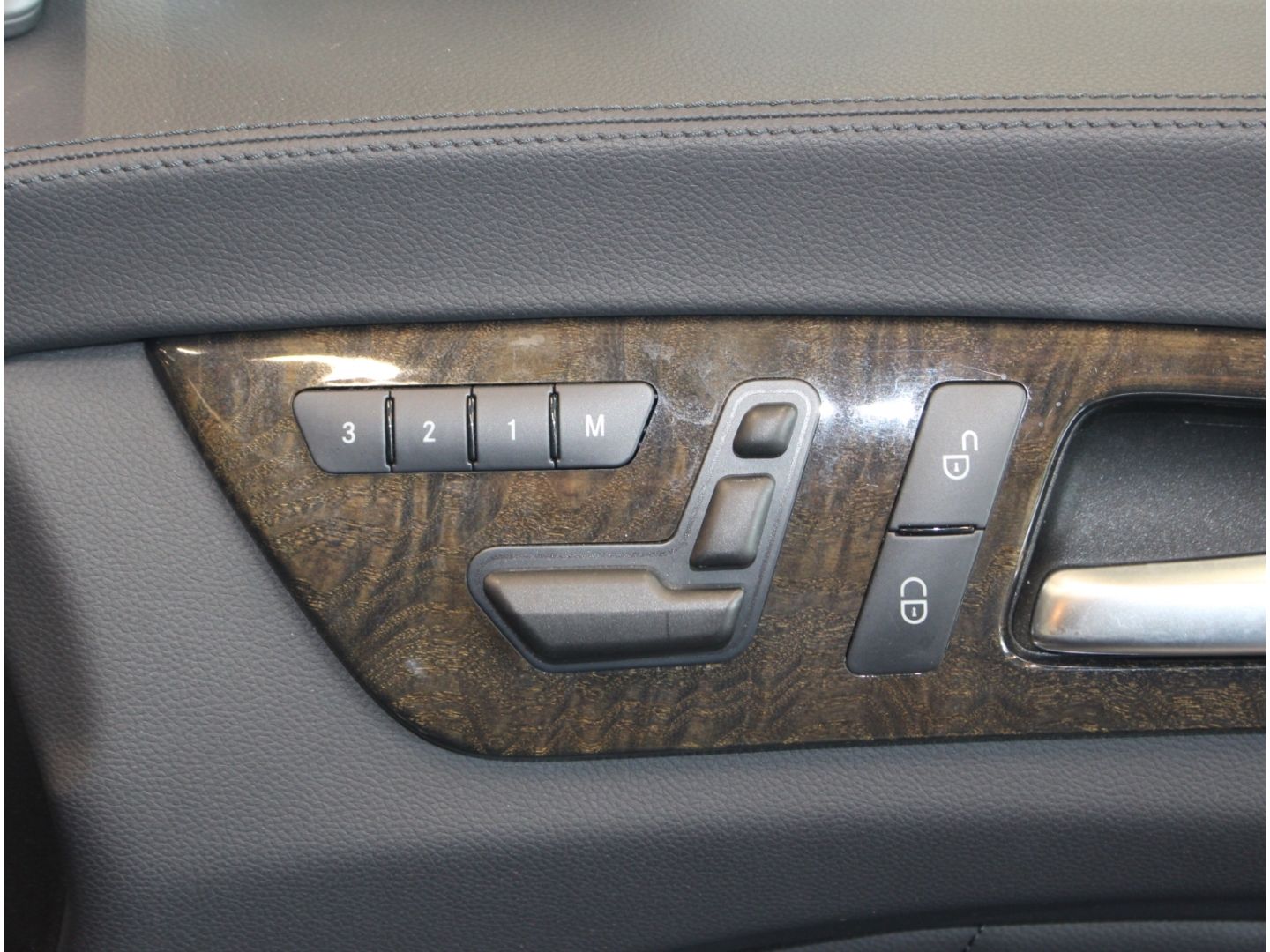 Fahrzeugabbildung Mercedes-Benz CLS 500 AMG Line 2.Hand*H&K*Bi Xenon*Airmatic