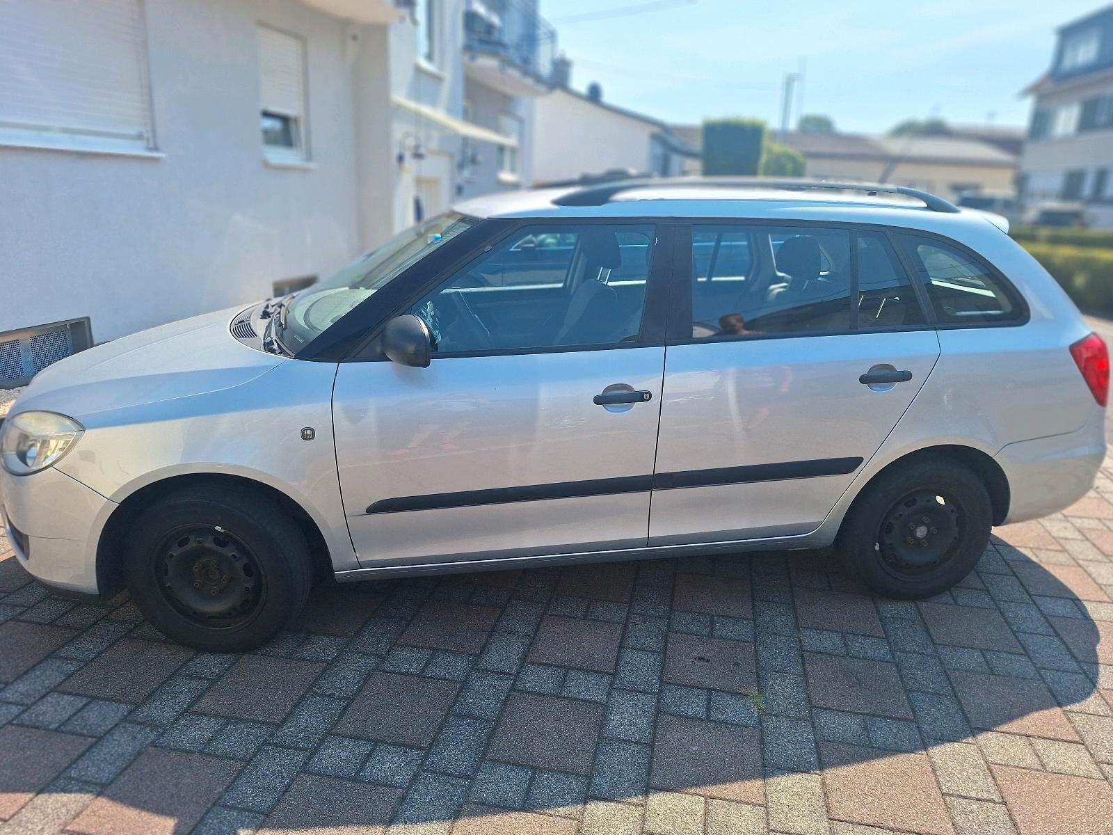 Skoda Fabia 2010 — engine 69 HP (51kW)