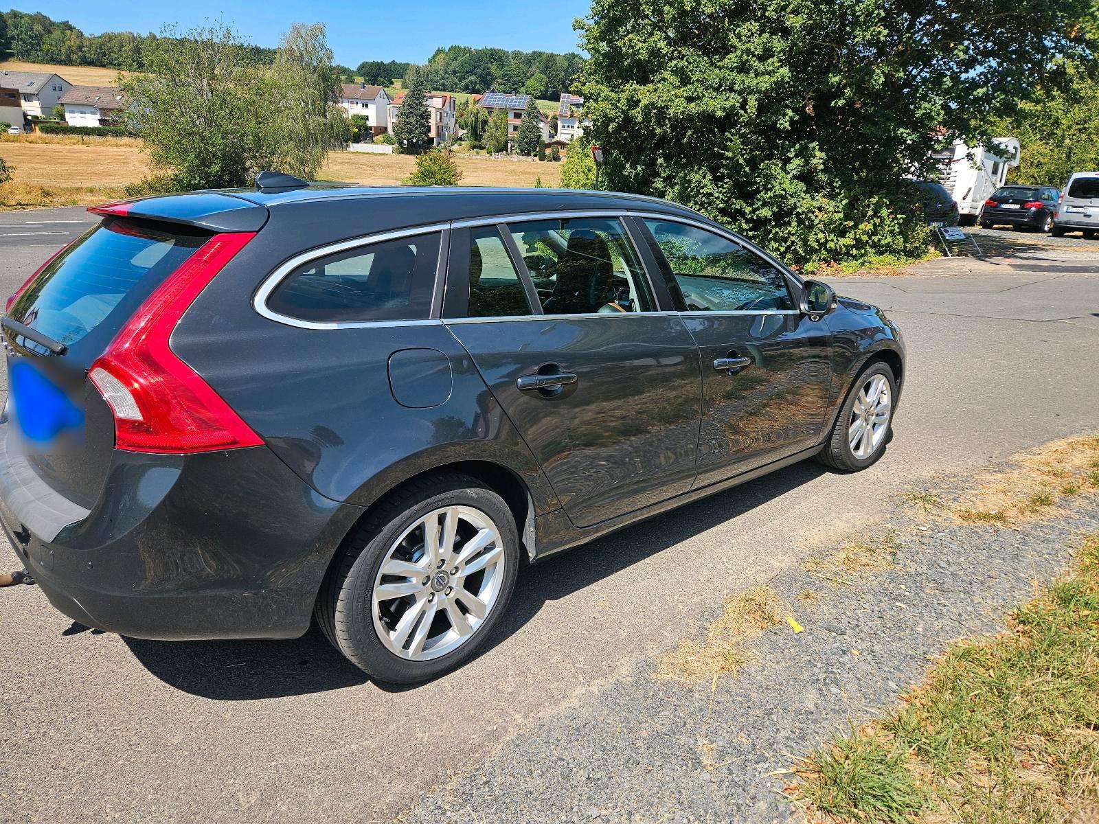 Volvo V60 2011 — engine